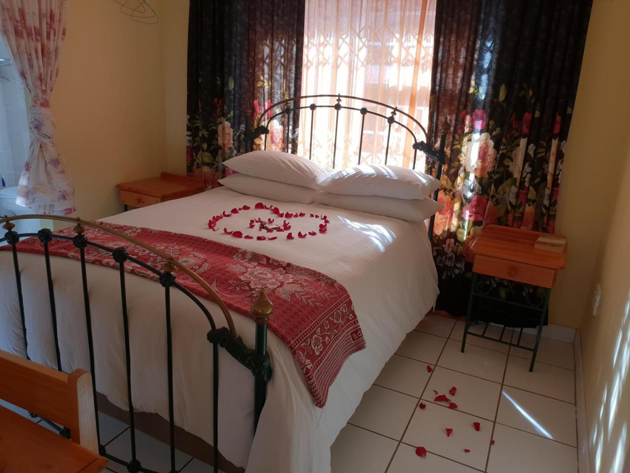 Ebenezer Guesthouse Bluewater Bay Port Elizabeth Exterior photo