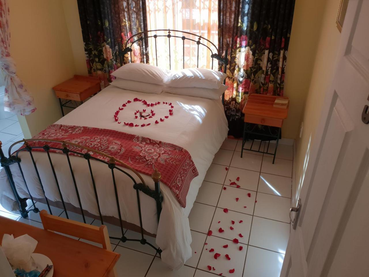 Ebenezer Guesthouse Bluewater Bay Port Elizabeth Exterior photo